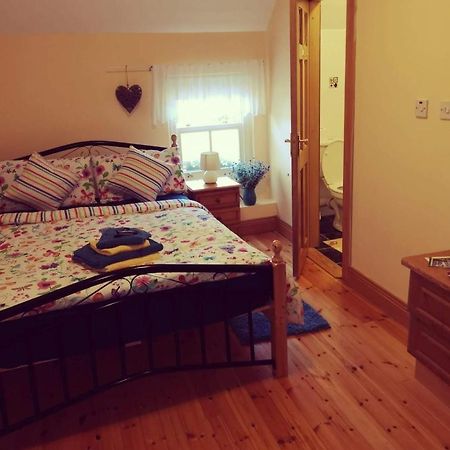 Отель Nellys Bed And Bikes Вэстпорт Экстерьер фото